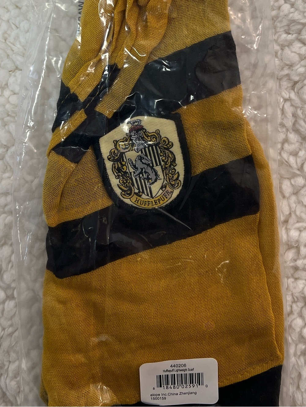 Elope Warner Bros. Harry Potter Hufflepuff Lightweight Costume Scarf - Picture 3 of 7